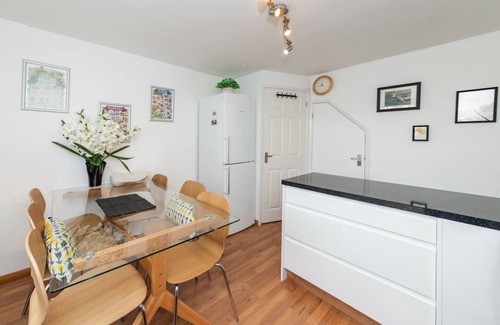 Windsor House | Family Home, beautiful view of Windsor Castle, 5 minute walk to shops and River