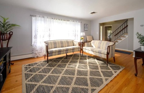 Mount Vernon House | Family Home by Mt Vernon Mansion