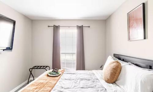 Southeast Arlington House | Family Home close to AT&T Stadium w Game Room and Large Patio
