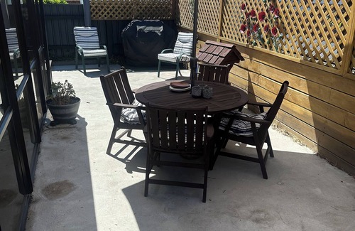 Alexandra House | Family Home close to town. wifi-linen included