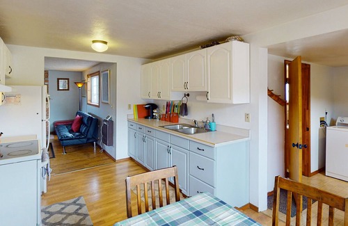 Tarryall House | Family Home - Enclosed Yard, Gourmet Kitchen & W/D