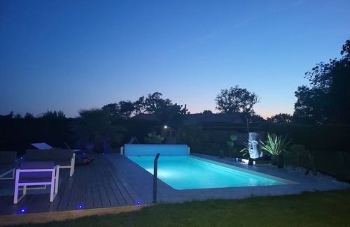 Saint-Lon-les-Mines House | Family home Swimming pool Jacuzzi Relaxation Garden