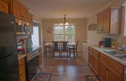 Fayetteville House | Family home/Free Parking!
