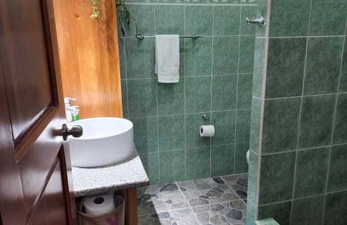 Flores Apartment | Family Home- full kitchen, bbq rooftop access, a/c