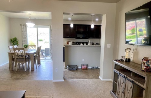 Star House | Family Home Great For Gatherings + Office