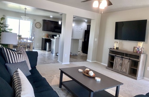 Star House | Family Home Great For Gatherings + Office