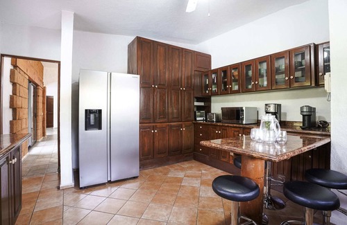 Cuernavaca House | Family Home I Pool & Jacuzzi with Solar Heater