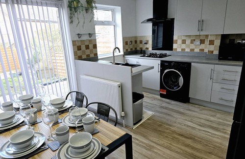 Chatham House | Family home in a quiet location and close to M2 and all routes