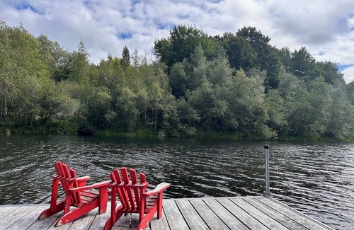 Shefford Ski Chalet | Family home in beautiful forested mountain on serene lake