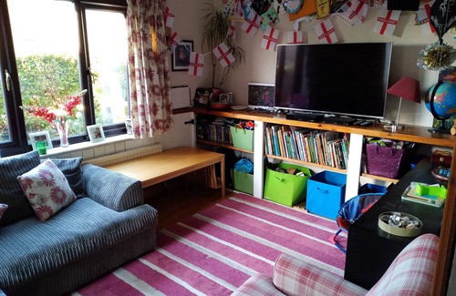Bicester House | Family home in beautiful Oxfordshire countryside! Garden, parking & local walks.