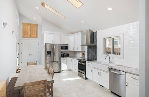 St. Elmo Improvement League House | Family Home in CHATTANOOGA! 3 miles to ROCK CITY! Private BACKYARD + BIKE PATH