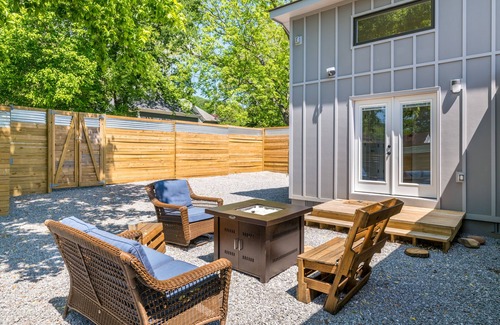 St. Elmo Improvement League House | Family Home in CHATTANOOGA! 3 miles to ROCK CITY! Private BACKYARD + BIKE PATH