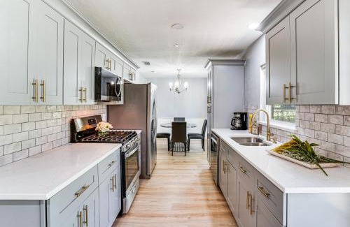 Crowley House | Family Home in Ft Worth Suburbs Near Benbrook Lake