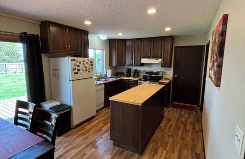 Cedar Rapids - Iowa City House | Family Home in Quiet Neighborhood
