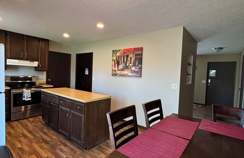Cedar Rapids - Iowa City House | Family Home in Quiet Neighborhood