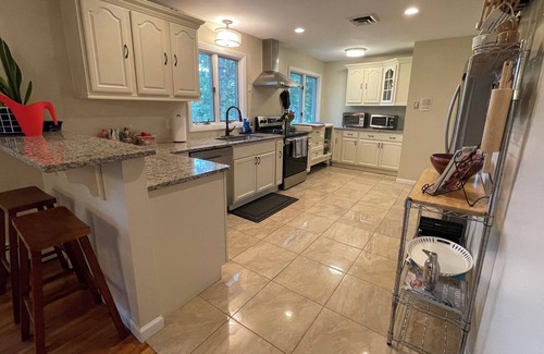 West New Haven House | Family home in quiet Westville neighborhood
