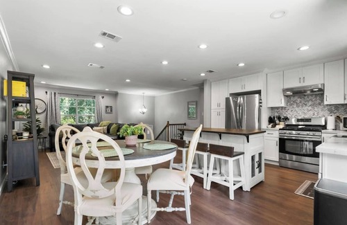 Grogan's Mill House | Family Home in The Woodlands