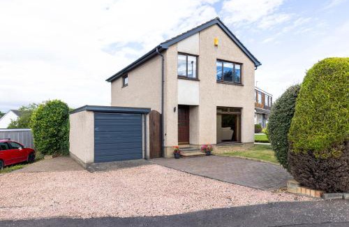 Inverkeithing House | Family Home Inverkeithing ideal for Edinburgh, Dunfermline & St Andrews 3 bedrooms