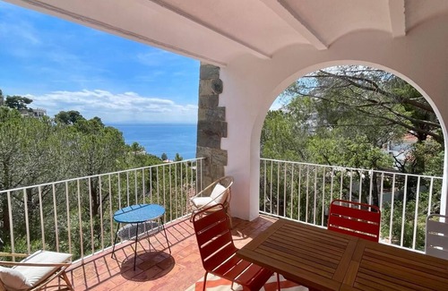 Almadraba-Canyelles House | Family home located 5 minutes' walk from the beach.