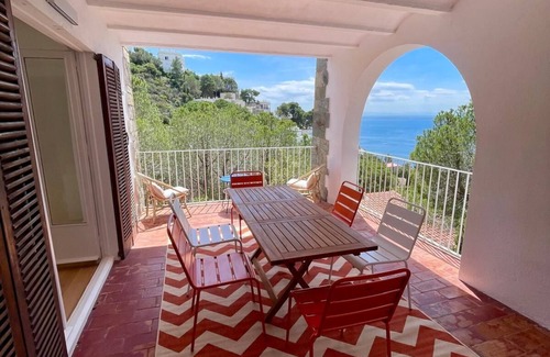 Almadraba-Canyelles House | Family home located 5 minutes' walk from the beach.