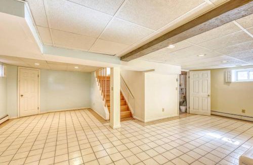 Glen Head House | Family Home near NY Beach - Private Workspace