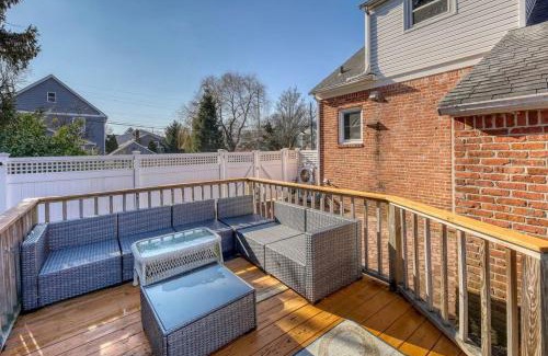 Glen Head House | Family Home near NY Beach - Private Workspace