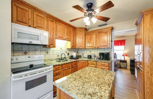 Chico House | Family Home on Lake Bridgeport: Pets Welcome!