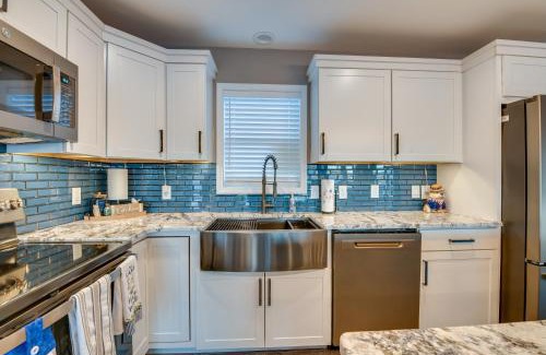 Carbondale House | Family Home on Lake Newton with Deck and Fire Pit