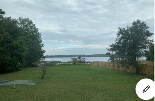 Madison House | Family home on the lake. Please read the description!