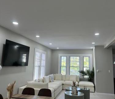 East Shore House | Family Home Pool HotTub Near Lighthouse Point Park