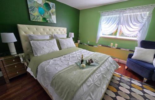 District of North Vancouver Apartment | Family Home - Suite
