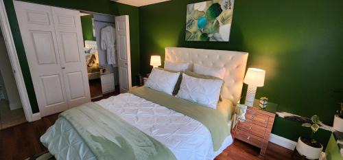 District of North Vancouver Apartment | Family Home - Suite