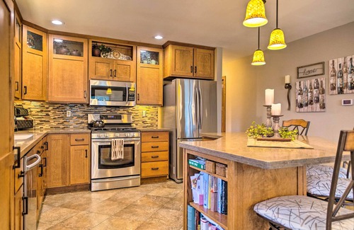 Effingham House | Family Home w/Deck on Lake Sara: Pets are Welcome