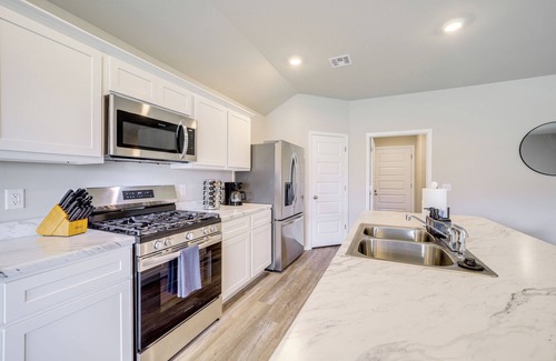 Broken Arrow House | Family Home w/Large Yard & Patio in Broken Arrow!