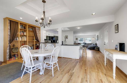 Chico House | Family Home w plants, Large Master w ensuite Bathtub