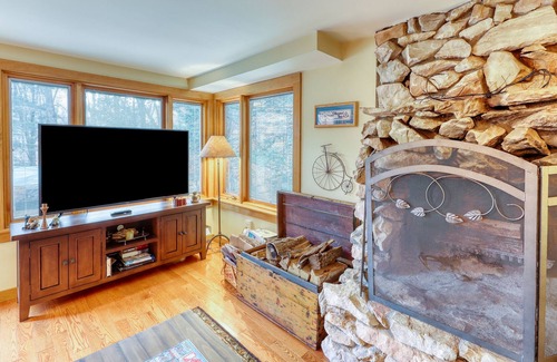 Plymouth House | Family home w/ sauna & deck - close to skiing and lakes!