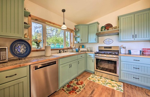 Priest River House | Family Home w/Stunning River & Mountain View