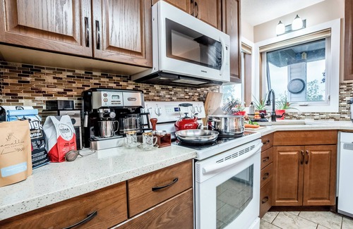 High River House | Family Home w/Swim Spa and Lake Views in High River