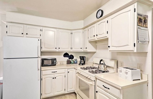 New Holland House | Family Home w/WiFi, 14 Mi to Dutch Wonderland!