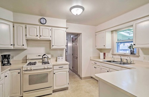 New Holland House | Family Home w/WiFi, 14 Mi to Dutch Wonderland!
