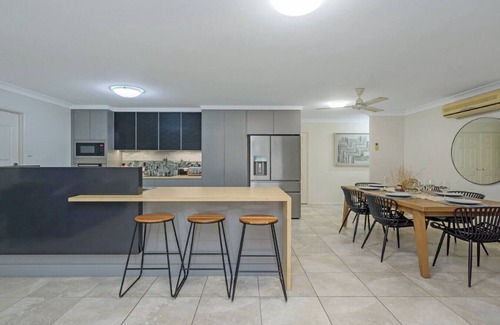 Mount Louisa House | Family Home With Pool In Mount Louisa