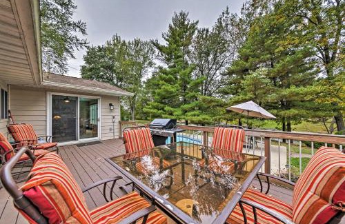 Effingham House | Family Home with Deck on Lake Sara Pets are Welcome