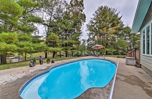 Effingham House | Family Home with Deck on Lake Sara Pets are Welcome