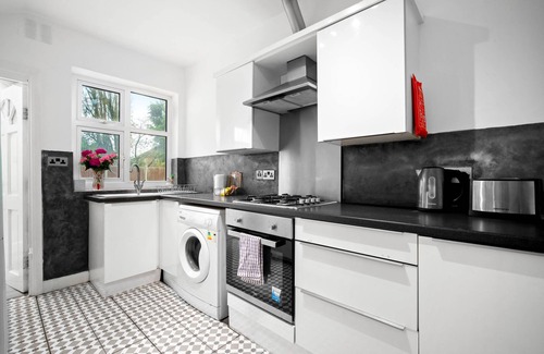 Stonnall House | Family Home with Garden in Prime Birmingham location