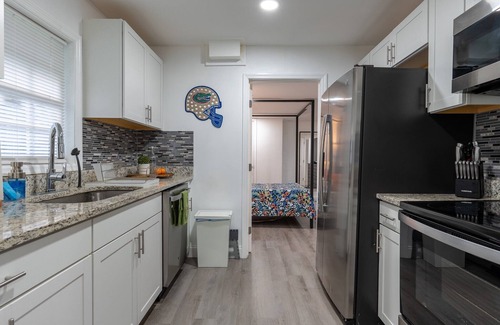 Gainesville House | Family Home with Pac Man, Relax