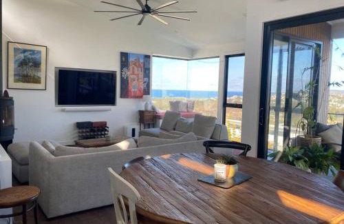 North Curl Curl House | Family home with pool and views