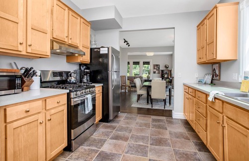 Three Oaks House | Family Home with Porch & Deck, Private Hot Tub, Firepit, & Fast WiFi - 1 Dog OK