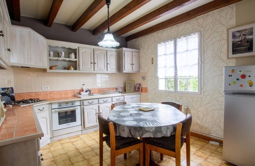 Chancelade Cottage | Family Home with Private Pool Near Périgueux