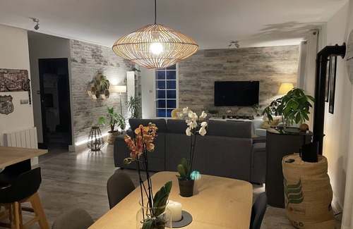 Villedoux House | Family home with swimming pool