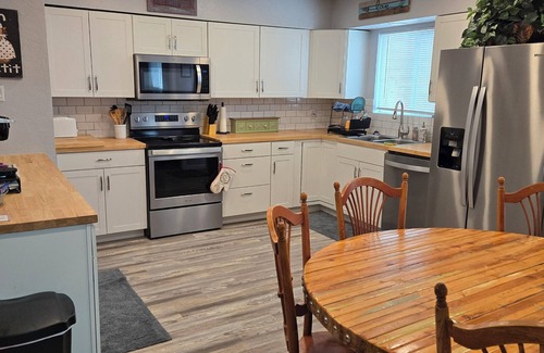 Springerville House | Family Hot Tub Retreat & Starlink!